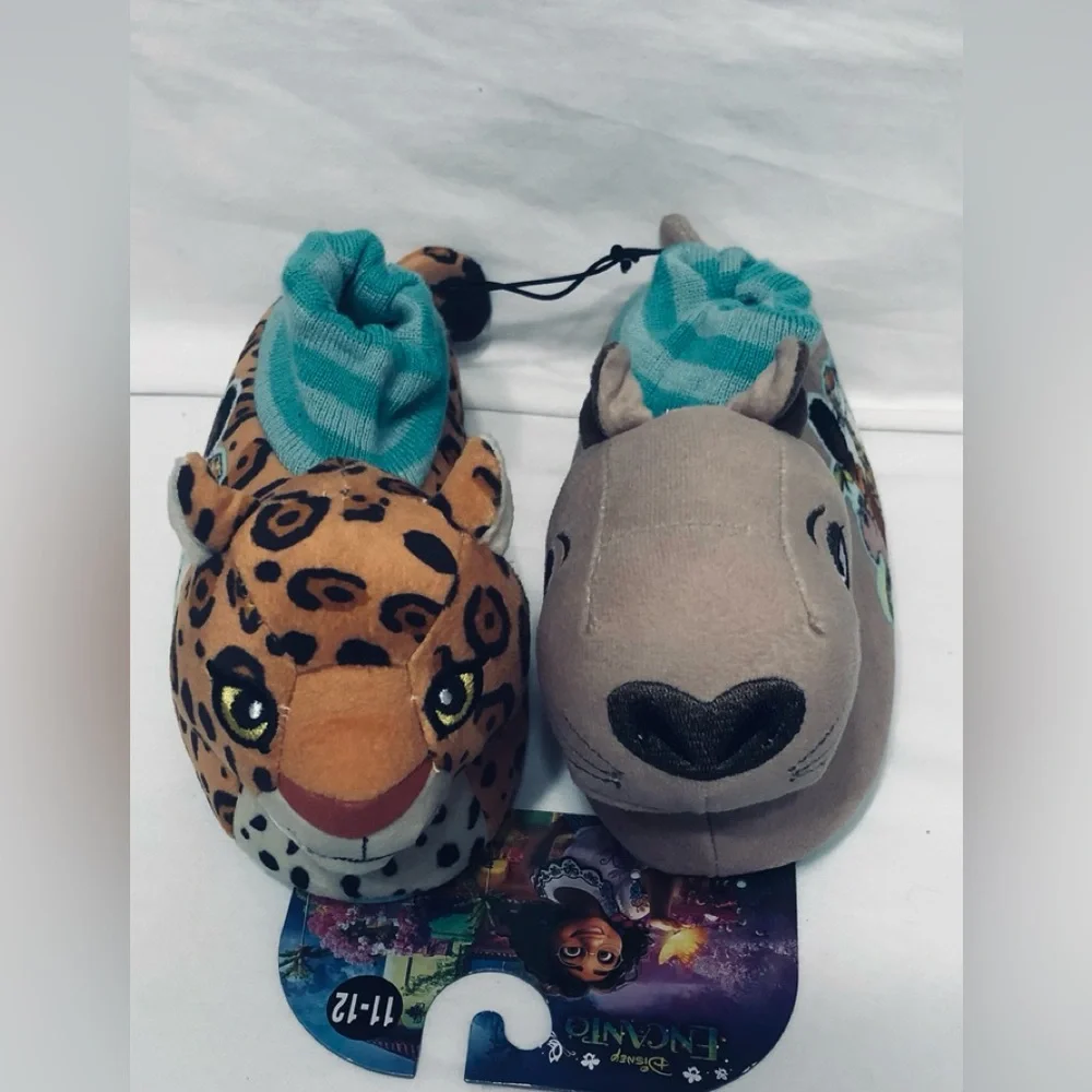 Disney Encanto girl’s Frozen Ultra PlushCozy Slipper Brown. 11-12